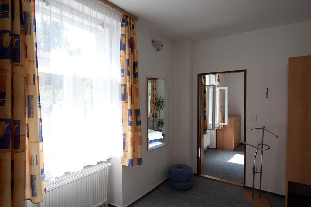 Rodinny Penzion U Wolfu Chrastava Ruang foto
