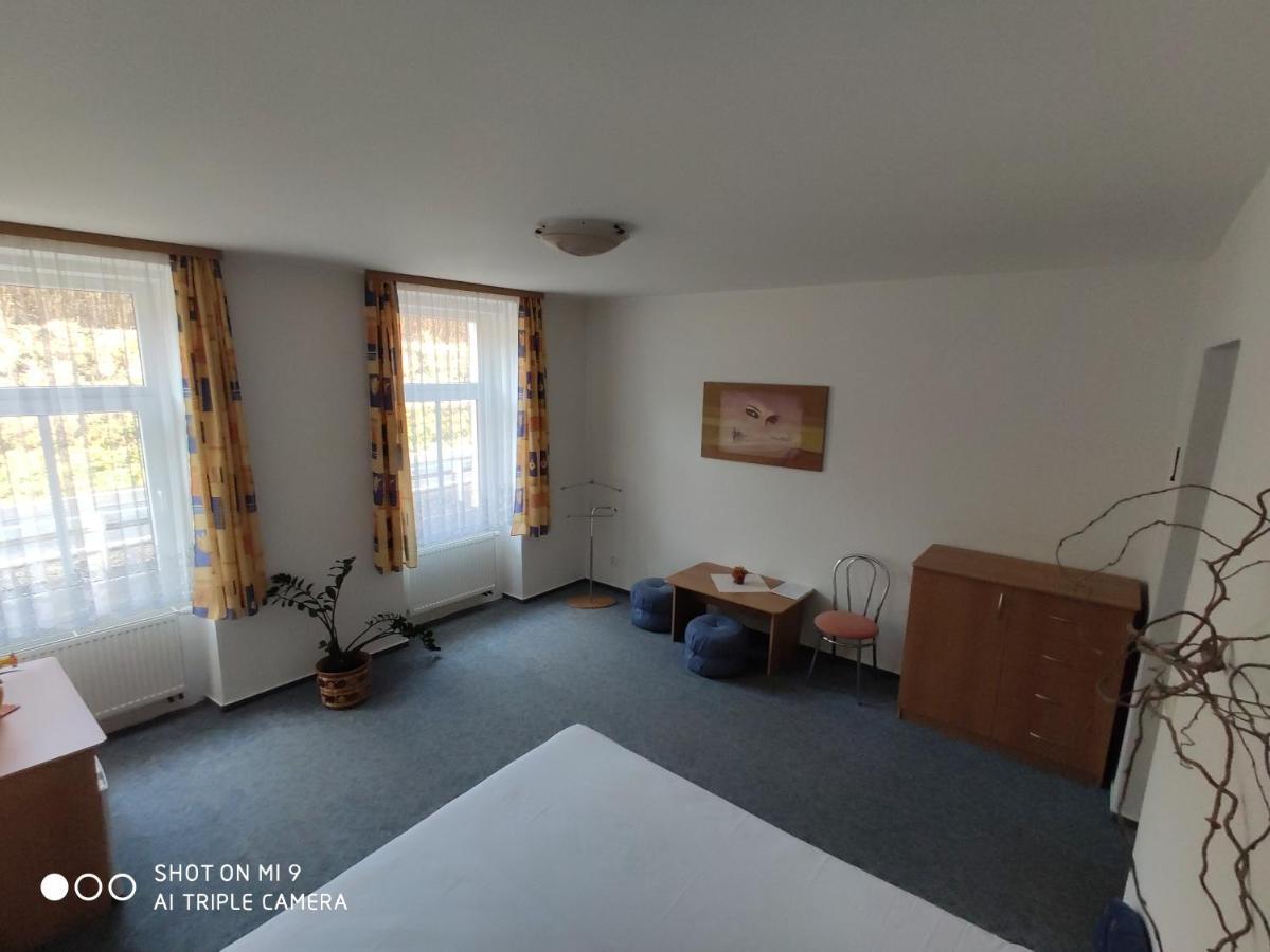 Rodinny Penzion U Wolfu Chrastava Ruang foto